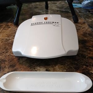George Foreman Grill - Gr0040b Used Great Condition

The George Foreman Grill mo